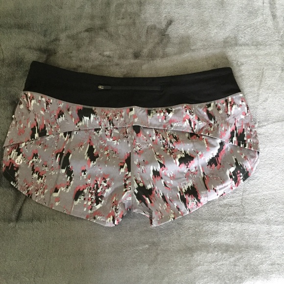 NWT Lululemon Speed Up LR Short 2.5” lined - Picture 5 of 12